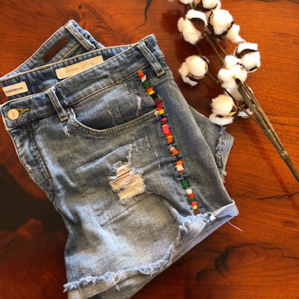 ANTHROPOLOGIE Pilcro embroidery shorts